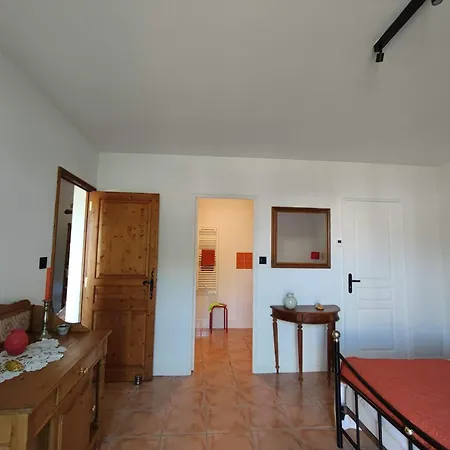 Bed and Breakfast Maison Des Romarins Cosy Salle De Bain Privee , Cuisine Piscine Partagees