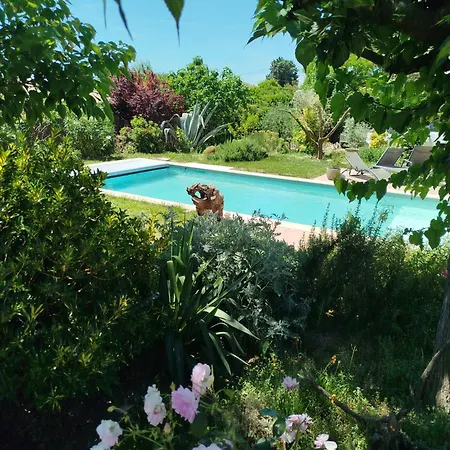Maison Des Romarins Cosy Salle De Bain Privee , Cuisine Piscine Partagees Bed and Breakfast